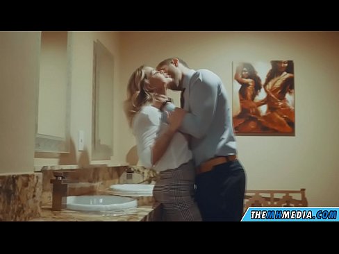 ❤️ Kun povekas blondi viettelee sinut julkisessa vessassa ❤️❌ Kotitekoinen porno at us ❌❤